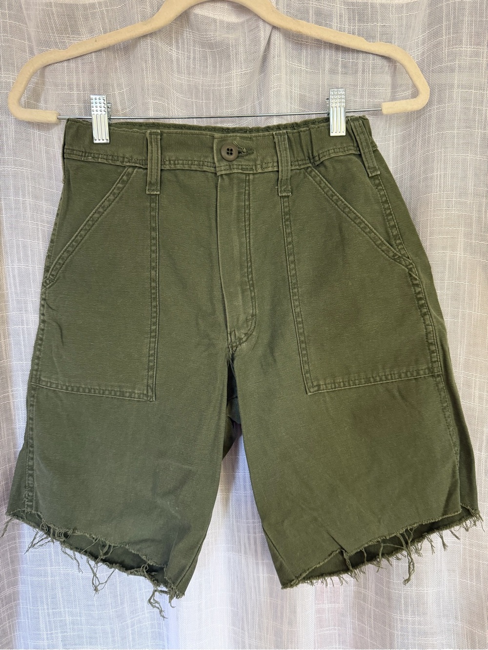 MOTHER Surplus Shorts in Army Green